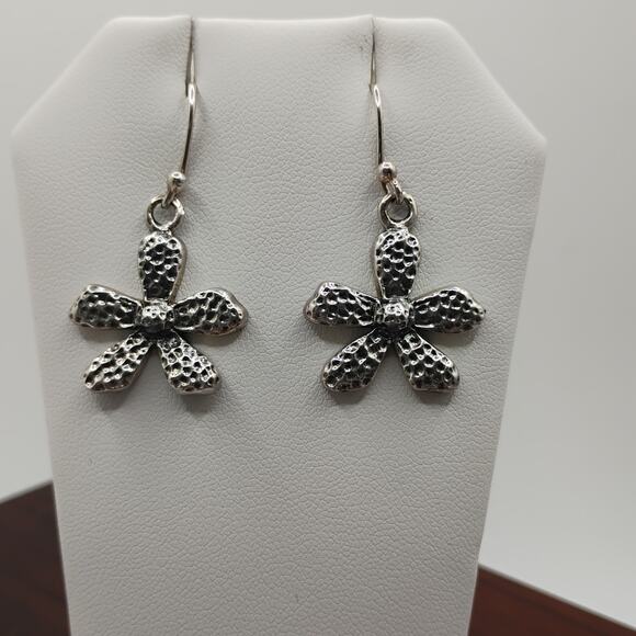 Retired Silpada Sterling Silver Daisy Pendant and Earrings - Picture 4 of 6